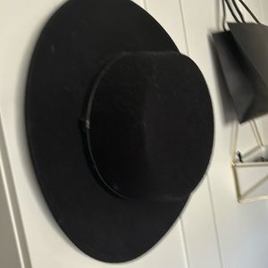 Black bolero hat banana republic new without tags never used